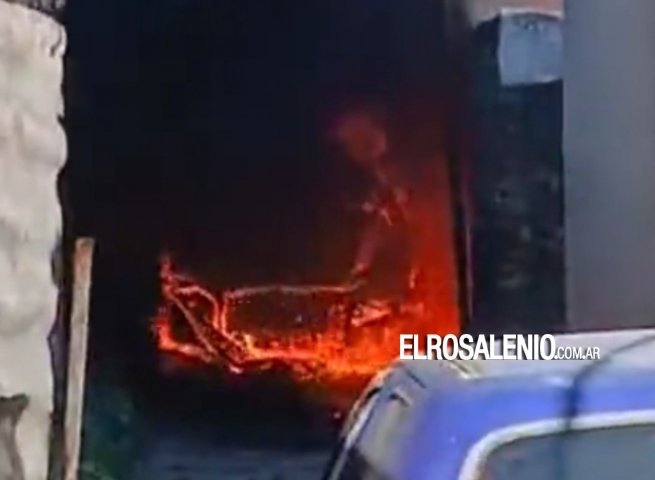 Cuatro vehículos destruidos por un incendio en un taller de la zona norte