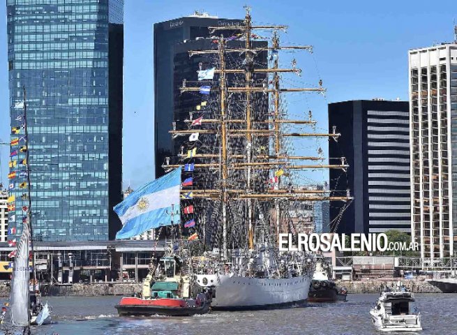 La Fragata Libertad permanecería en Buenos Aires al menos hasta fin de año