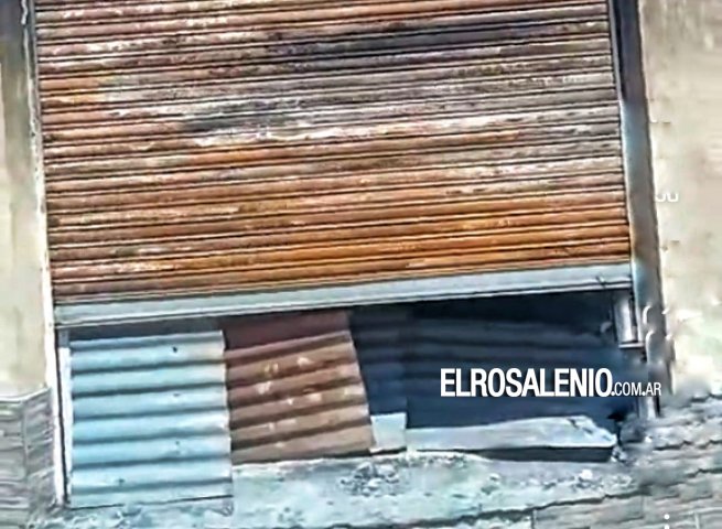 Un sujeto ingresó anoche por una ventana al comercio y taller incendiado