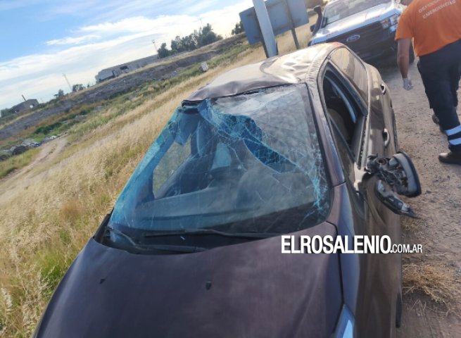 Volcó por esquivar a un perro cuando venía a trabajar a la Base Naval