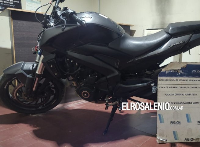 Aprehendieron a un menor que circulaba en una moto robada y amenazó a policías