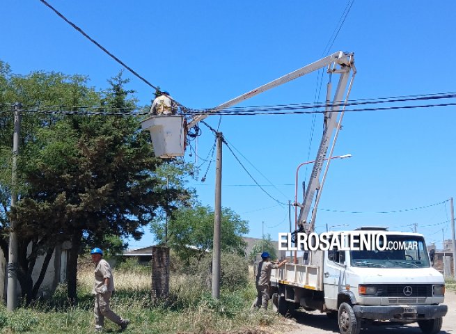 Un camión provocó daños en el cableado y dejó sin suministro eléctrico a usuarios del sector