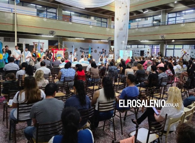 Se realizó ayer el acto distrital de fin de clases para este año