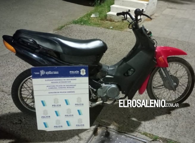 Abandonó moto robada, tras chocar y romper puerta en la zona del Boulevard Avellaneda