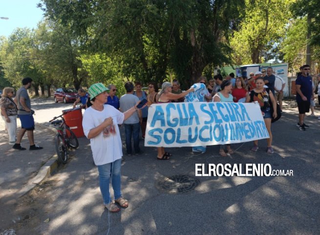 “Queremos agua ya” reclamaron ante ABSA, no fueron atendidos y fueron al Concejo Deliberante
