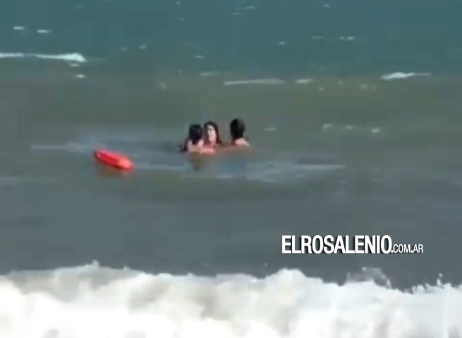 Guardavidas rescataron a un menor de 17 años que se ahogaba en Pehuen Co