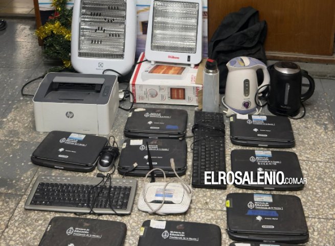 Encuentran en una obra en construcción computadoras y estufas robadas en escuelas