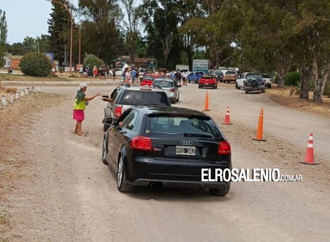 Vecinos de barrios del Oeste de Pehuen Co volvieron a reclamar en el ingreso a la localidad