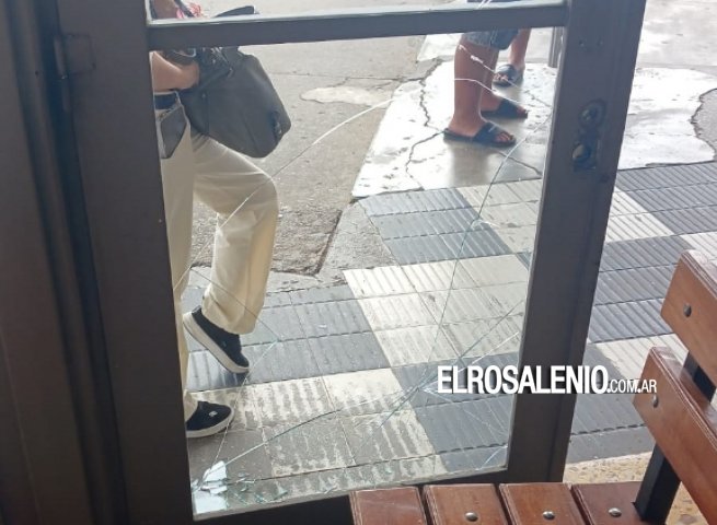 Aprehendida por disturbios y amenazas al sereno de la Terminal de Ómnibus