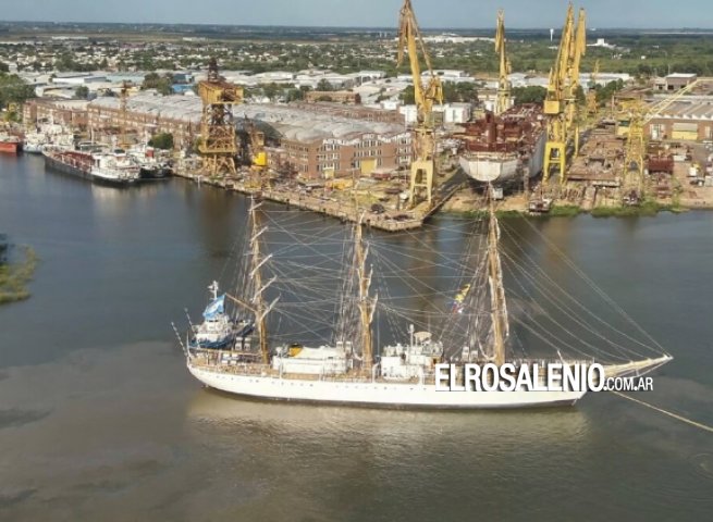 La Fragata Libertad se instaló en el puerto de La Plata para tareas de mantenimiento