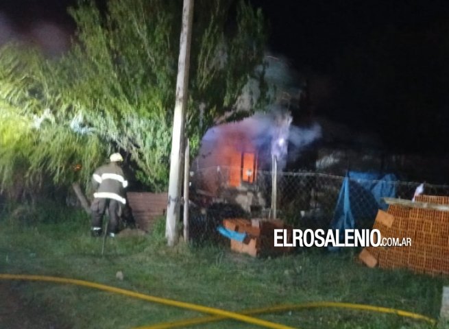 Un incendio provocó importantes daños en una vivienda de calle Pedro pico al 600