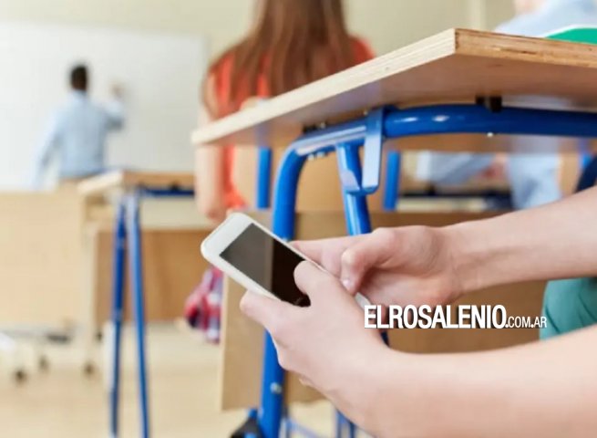 Ya rige la prohibición de usar celulares en escuelas de la provincia de Buenos Aires 