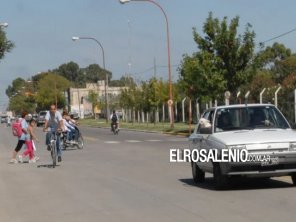 La tiraron de su moto para robarle y le fracturaron la clavícula 