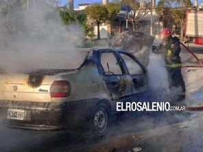 Otro auto fue consumido por las llamas