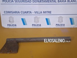 Amenazó con un hacha a un joven con el que había chocado