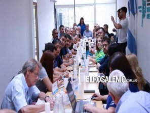 Paritaria: el gobierno analiza otorgar otro aumento a los estatales a partir de marzo