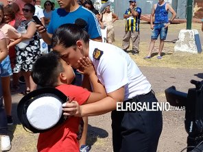 La Fragata Libertad llegó a Puerto Belgrano 