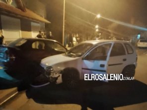 Chocó, dañó un auto estacionado y se subió a la vereda
