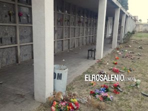 Otra vez roban floreros en el panteón del COM en el cementerio local