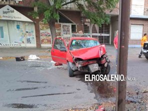 Un joven murió al impactar su auto contra una columna