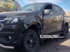 Choque de auto y camioneta en el macrocentro