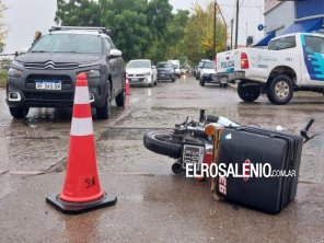  Chocaron una moto delivery y un auto en Alem y Saavedra