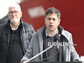 Kicillof encabezó la entrega de la compuerta para el Arsenal Naval 