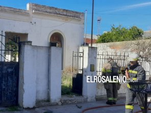 Bomberos sofocaron incendio en una vivienda deshabitada
