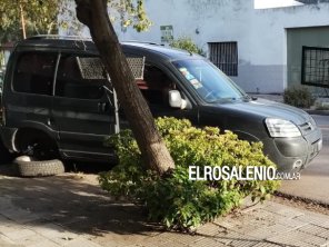 Fuerte impacto entre dos vehículos en la primera cuadra de calle Alberdi