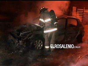 Incendio con destrucción total en un auto que habían dejado estacionado