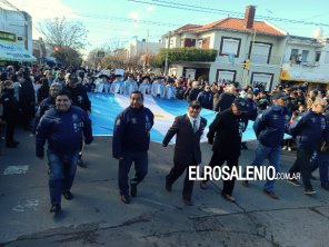 El clima acompañó y Punta Alta festejó su cumpleaños con un multitudinario desfile