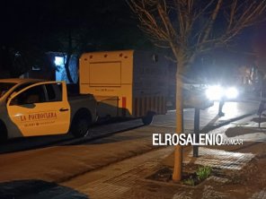 Un “carrito” perdió una rueda y quedó varado en medio de la calle