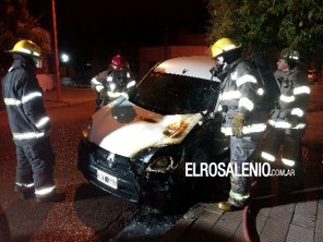 Importantes daños en un vehículo producto de un incendio