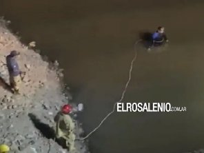 Cayó un auto al dique Paso de las Piedras: buzos y bomberos buscan a los ocupantes