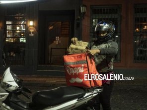 Proponen eliminar límites horarios a gastronómicos para delivery y takeaway