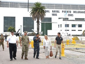Autoridades del Ministerio de Defensa visitaron Puerto Belgrano