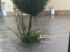 Calles inundadas y anegadas por las lluvias: sin servicio de transporte 