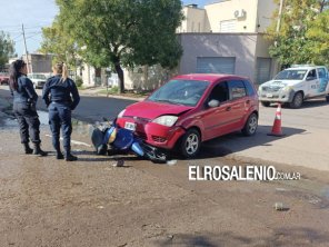 Chocaron un auto y una moto en la esquina de Belgrano y Córdoba