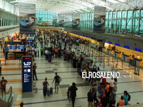 En este verano, más de 3,7 millones de argentinos viajaron al exterior, 73% más que el año pasado