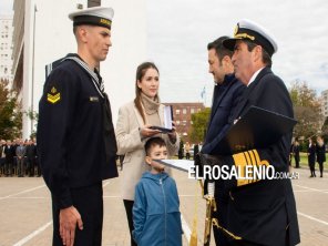 Reconocieron con la “Cruz de Bronce al Mérito Naval” al puntaltense que rescató a tres bañistas