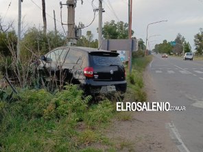 Un auto que salía de Villa del Mar, pasó de largo y chocó contra alambrado en cruce con Ruta 229