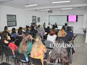 Aumentó un 54% la cantidad de docentes, pero solo el 1% de alumnos