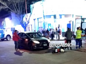 Accidente en el centro: una motociclista fue trasladada al hospital