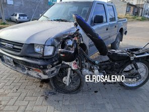 Motociclista hospitalizado con fracturas tras chocar contra una camioneta