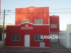 El ISEE realiza una muestra de carreras para dar a conocer todas sus propuestas