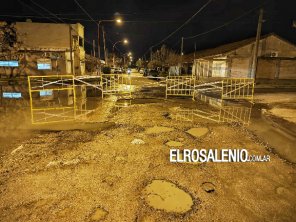  Corte total de transito en esquina destruida por líquidos cloacales