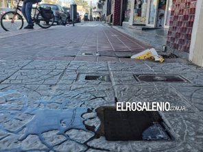 Sigue pasando el tiempo y continúan los desbordes cloacales en calle Irigoyen