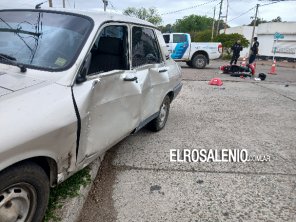 Accidente entre una moto y un auto en Espora y Quintana