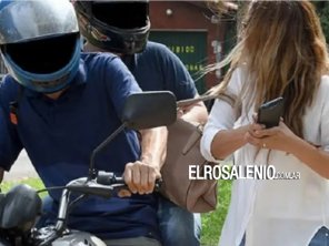 Motochorros le robaron bolso con dinero y medicamentos oncológicos