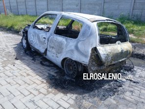 Daños totales en un automóvil que se incendió en Jujuy y Catamarca